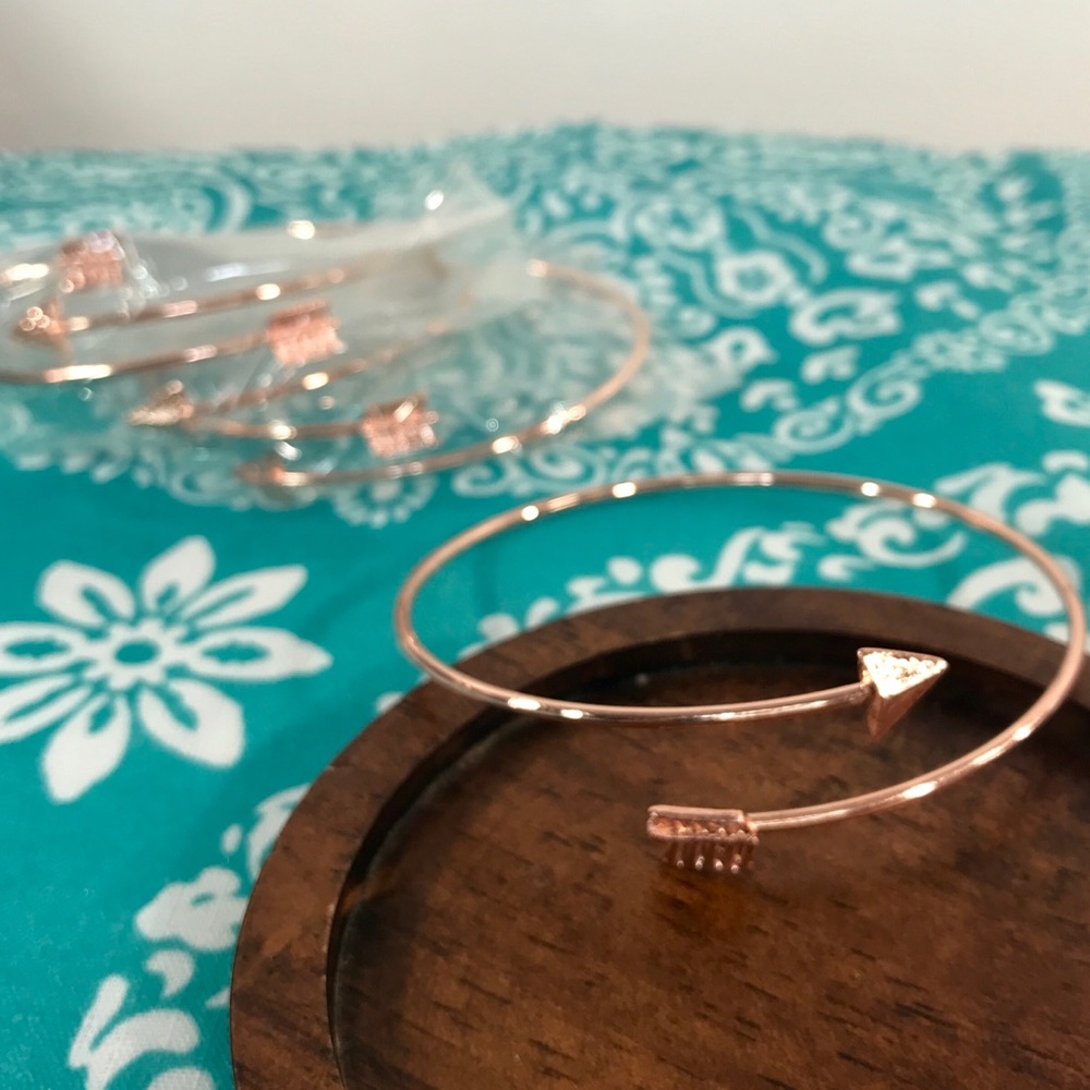 NWT💙💎ROSE💗GOLD TONE ARROW BRACELET💎💙BEAUTIFUL - Picture 4 of 8